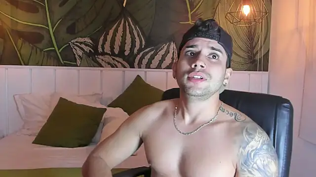 Snapshot of Mike_montoya01 chatting on 14, 11, 2025 Mike montoya01 online show from 14, 11, 2025