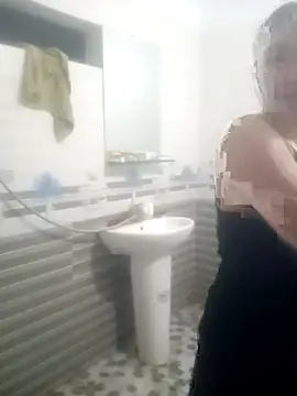 Snapshot of Myzak- chatting on 8, 11, 2025 Myzak- online show from 8, 11, 2025