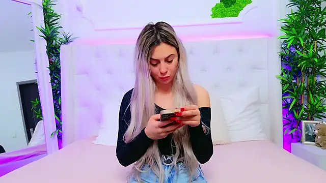 AriannaSins online show from 5, 12, 2025