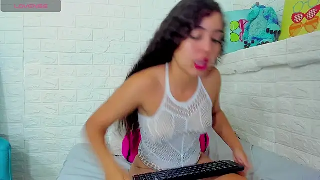 Snapshot of arielsweeth chatting on 18, 10, 2025 arielsweeth online show from 18, 10, 2025