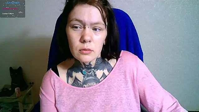 Snapshot of The_ICE_OWL chatting on 21, 10, 2025 The ICE OWL online show from 21, 10, 2025