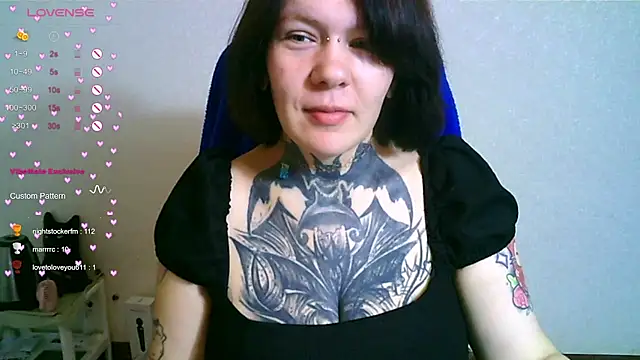 Snapshot of The_ICE_OWL chatting on 27, 10, 2025 The ICE OWL online show from 27, 10, 2025