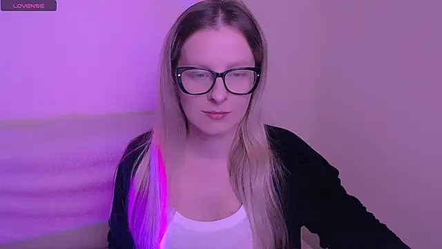 AllaLeomz online show from 6, 11, 2025