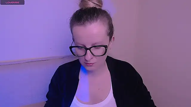 AllaLeomz online show from 7, 11, 2025