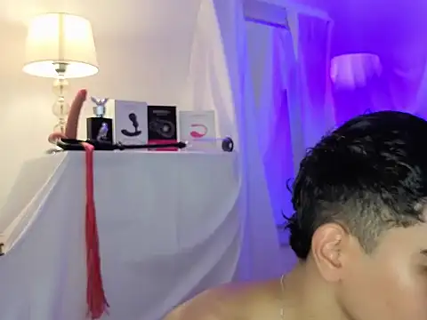 Snapshot of Yamilk101 chatting on 8, 11, 2025 Yamilk101 online show from 8, 11, 2025