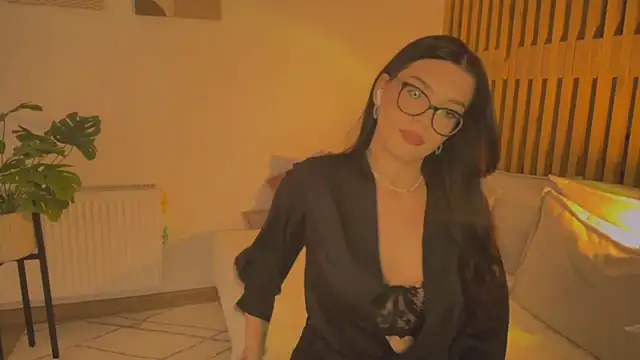 Snapshot of heymollyshy chatting on 16, 10, 2025 heymollyshy online show from 16, 10, 2025