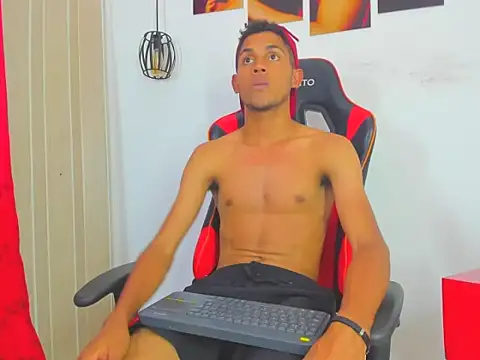 Snapshot of sexy_latin_cum chatting on 17, 10, 2025 sexy latin cum online show from 17, 10, 2025