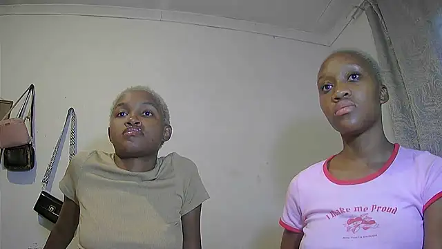 DoubleSpreadXX online show from 19, 2, 2026