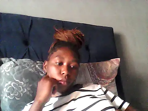 Snapshot of sexysmalldaily04 chatting on 26, 10, 2025 sexysmalldaily04 online show from 26, 10, 2025