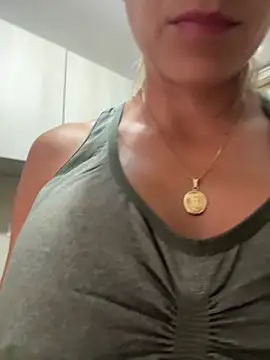 Snapshot of valentina_herrrera chatting on 17, 12, 2025 valentina herrrera online show from 17, 12, 2025