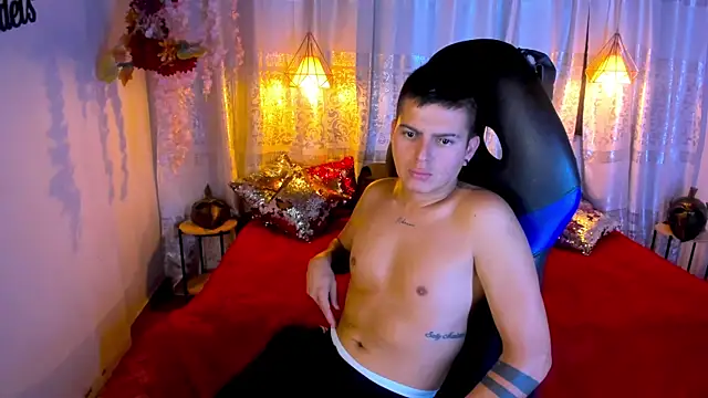 Snapshot of JOHS_TYLER chatting on 20, 10, 2025 JOHS TYLER online show from 20, 10, 2025