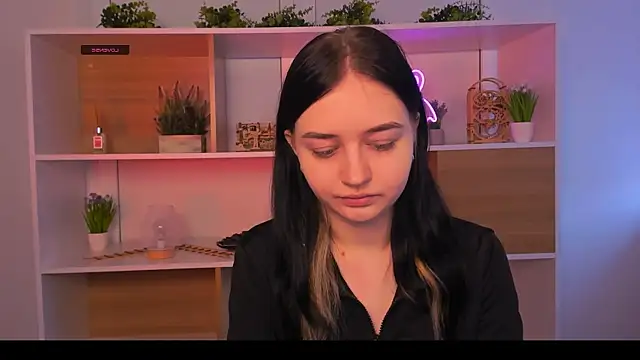 Snapshot of miki_ti chatting on 25, 10, 2025 miki ti online show from 25, 10, 2025