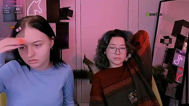 Snapshot of miki_ti chatting on 6, 11, 2025 miki ti online show from 6, 11, 2025