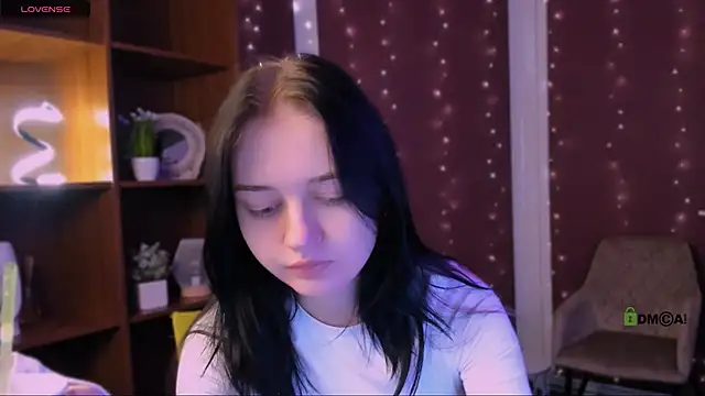 Snapshot of miki_ti chatting on 11, 11, 2025 miki ti online show from 11, 11, 2025