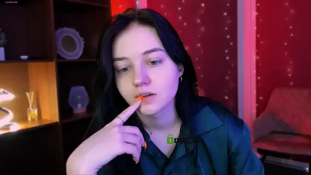 Snapshot of miki_ti chatting on 1, 12, 2025 miki ti online show from 1, 12, 2025