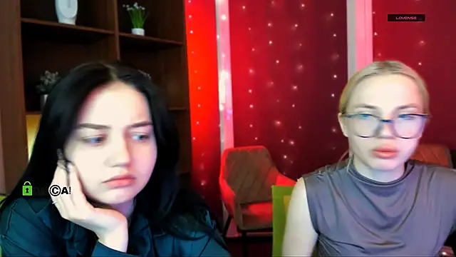 Snapshot of miki_ti chatting on 5, 12, 2025 miki ti online show from 5, 12, 2025