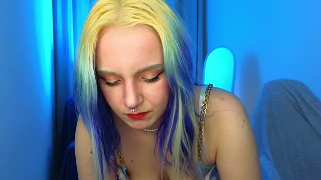 Snapshot of AleksaDivine chatting on 1, 11, 2025 AleksaDivine online show from 1, 11, 2025