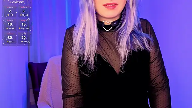 Snapshot of AleksaDivine chatting on 4, 11, 2025 AleksaDivine online show from 4, 11, 2025