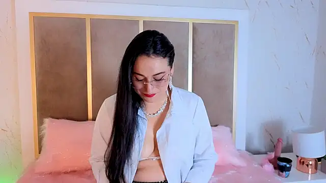 Snapshot of Elizabeth_bennett_6 chatting on 6, 11, 2025 Elizabeth bennett 6 online show from 6, 11, 2025