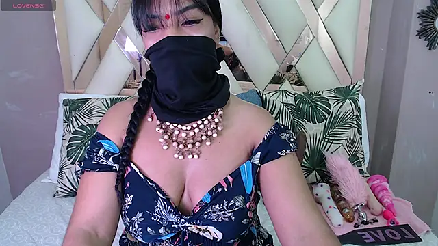 Snapshot of Iniya_Parul chatting on 8, 11, 2025 Iniya Parul online show from 8, 11, 2025