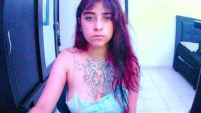 Snapshot of adri_gomez1 chatting on 18, 10, 2025 adri gomez1 online show from 18, 10, 2025