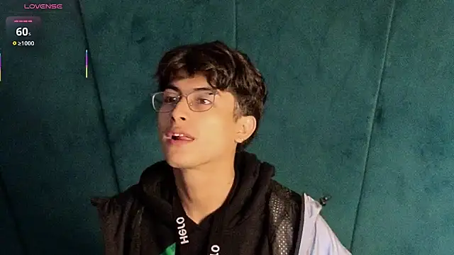 Snapshot of Aaron_Eze chatting on 23, 10, 2025 Aaron Eze online show from 23, 10, 2025