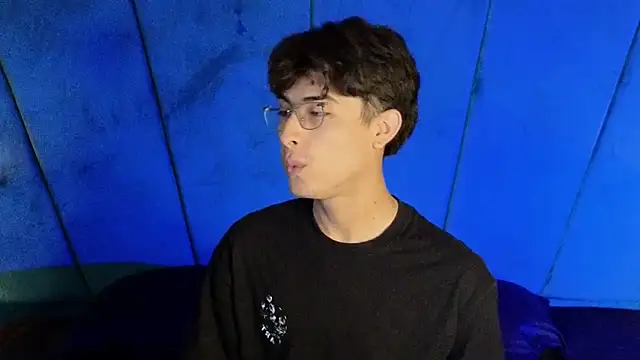 Snapshot of Aaron_Eze chatting on 25, 10, 2025 Aaron Eze online show from 25, 10, 2025