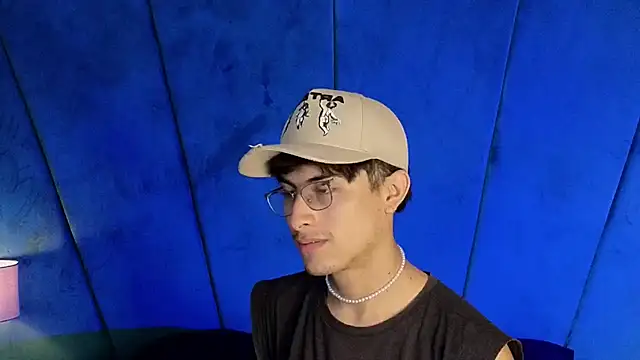 Snapshot of Aaron_Eze chatting on 28, 10, 2025 Aaron Eze online show from 28, 10, 2025