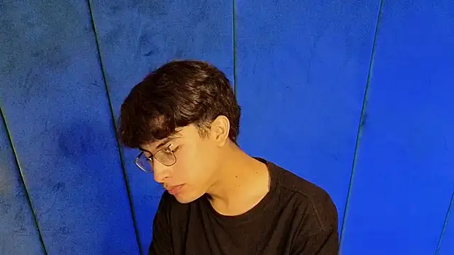 Snapshot of Aaron_Eze chatting on 1, 11, 2025 Aaron Eze online show from 1, 11, 2025