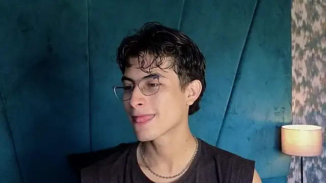 Snapshot of Aaron_Eze chatting on 2, 11, 2025 Aaron Eze online show from 2, 11, 2025