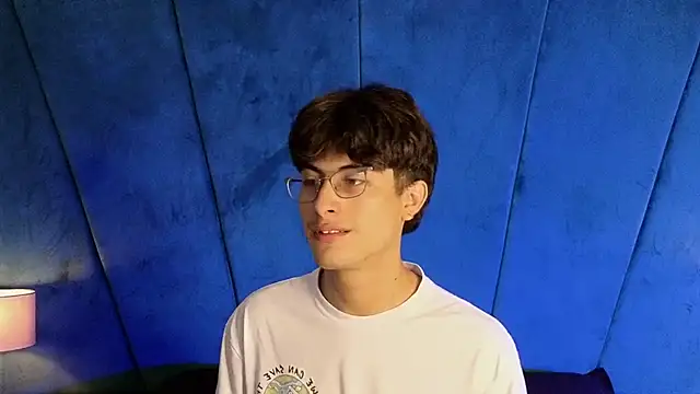 Snapshot of Aaron_Eze chatting on 4, 11, 2025 Aaron Eze online show from 4, 11, 2025