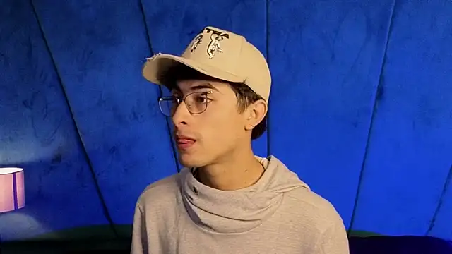 Snapshot of Aaron_Eze chatting on 5, 11, 2025 Aaron Eze online show from 5, 11, 2025