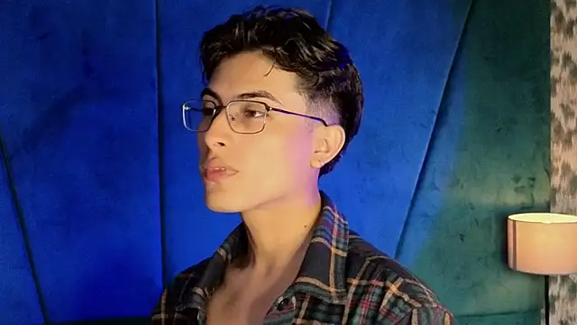 Snapshot of Aaron_Eze chatting on 15, 11, 2025 Aaron Eze online show from 15, 11, 2025