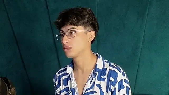 Snapshot of Aaron_Eze chatting on 20, 11, 2025 Aaron Eze online show from 20, 11, 2025