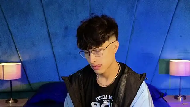 Snapshot of Aaron_Eze chatting on 26, 11, 2025 Aaron Eze online show from 26, 11, 2025