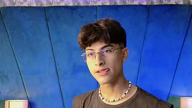 Snapshot of Aaron_Eze chatting on 27, 11, 2025 Aaron Eze online show from 27, 11, 2025