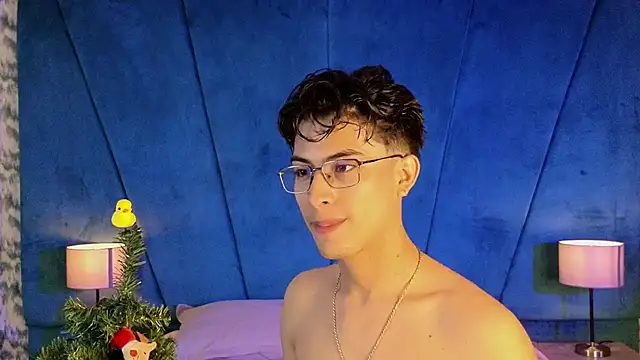 Snapshot of Aaron_Eze chatting on 4, 12, 2025 Aaron Eze online show from 4, 12, 2025