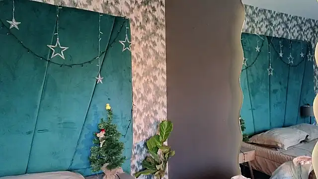 Snapshot of Aaron_Eze chatting on 5, 12, 2025 Aaron Eze online show from 5, 12, 2025