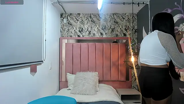 Snapshot of Rachel__Jonees chatting on 8, 11, 2025 Rachel Jonees online show from 8, 11, 2025