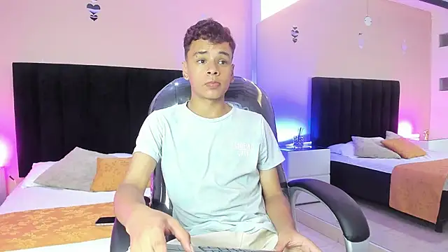 Xavier Fox    online show from 25, 3, 2026