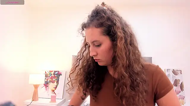 Snapshot of SharonMartini chatting on 25, 10, 2025 SharonMartini online show from 25, 10, 2025