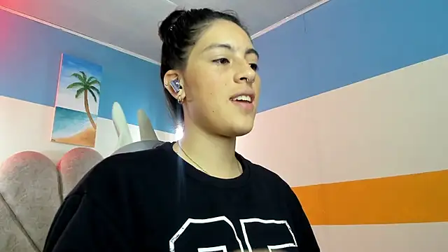 Snapshot of moon_winy chatting on 29, 10, 2025 moon winy online show from 29, 10, 2025