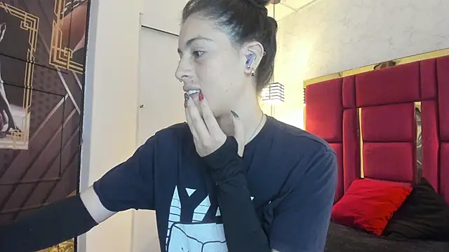 Snapshot of moon_winy chatting on 10, 11, 2025 moon winy online show from 10, 11, 2025