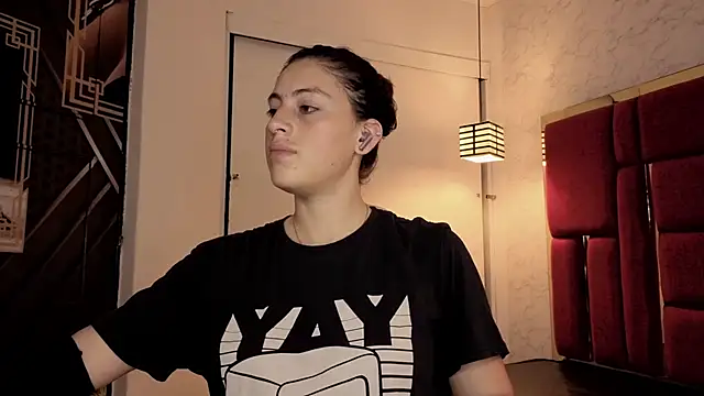 Snapshot of moon_winy chatting on 27, 11, 2025 moon winy online show from 27, 11, 2025