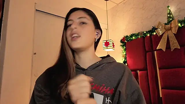 Snapshot of moon_winy chatting on 3, 12, 2025 moon winy online show from 3, 12, 2025