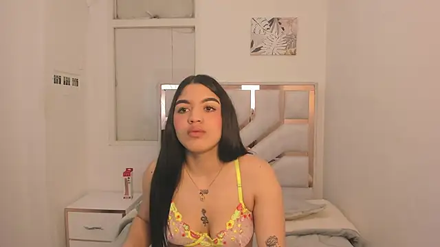 Snapshot of AbrilNasty chatting on 18, 10, 2025 AbrilNasty online show from 18, 10, 2025