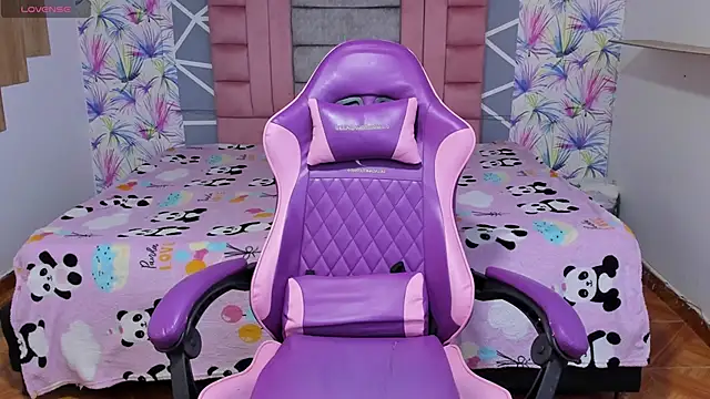 Snapshot of AdelaidaManson18 chatting on 15, 12, 2025 AdelaidaManson18 online show from 15, 12, 2025