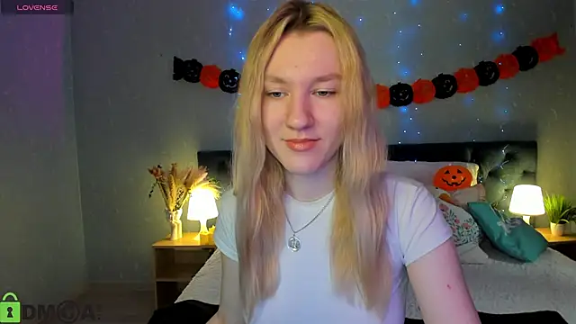 Snapshot of LinaRayy chatting on 22, 10, 2025 LinaRayy online show from 22, 10, 2025