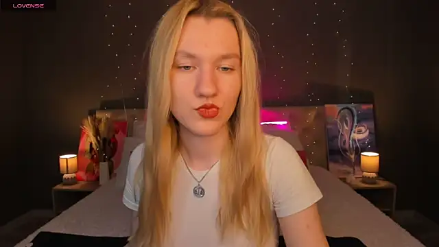 Snapshot of LinaRayy chatting on 23, 10, 2025 LinaRayy online show from 23, 10, 2025