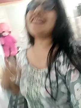 Snapshot of Vanshika1432 chatting on 7, 11, 2025 Vanshika1432 online show from 7, 11, 2025